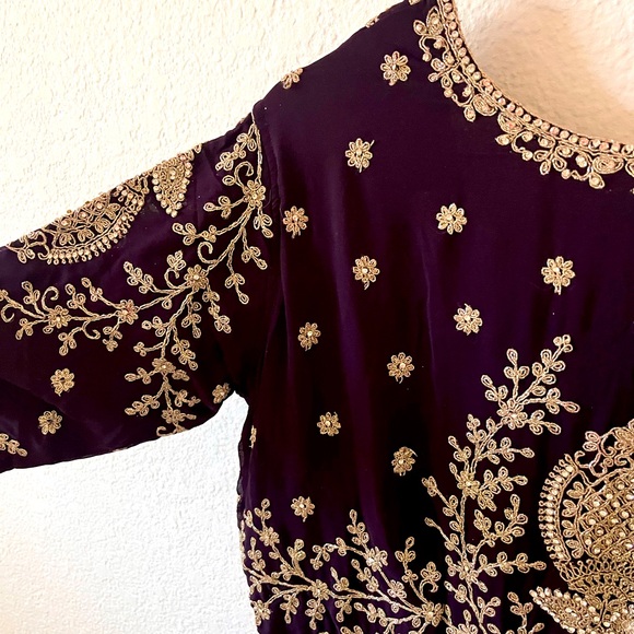 Women's Burgundy and Gold Suit - Picture 5 of 11